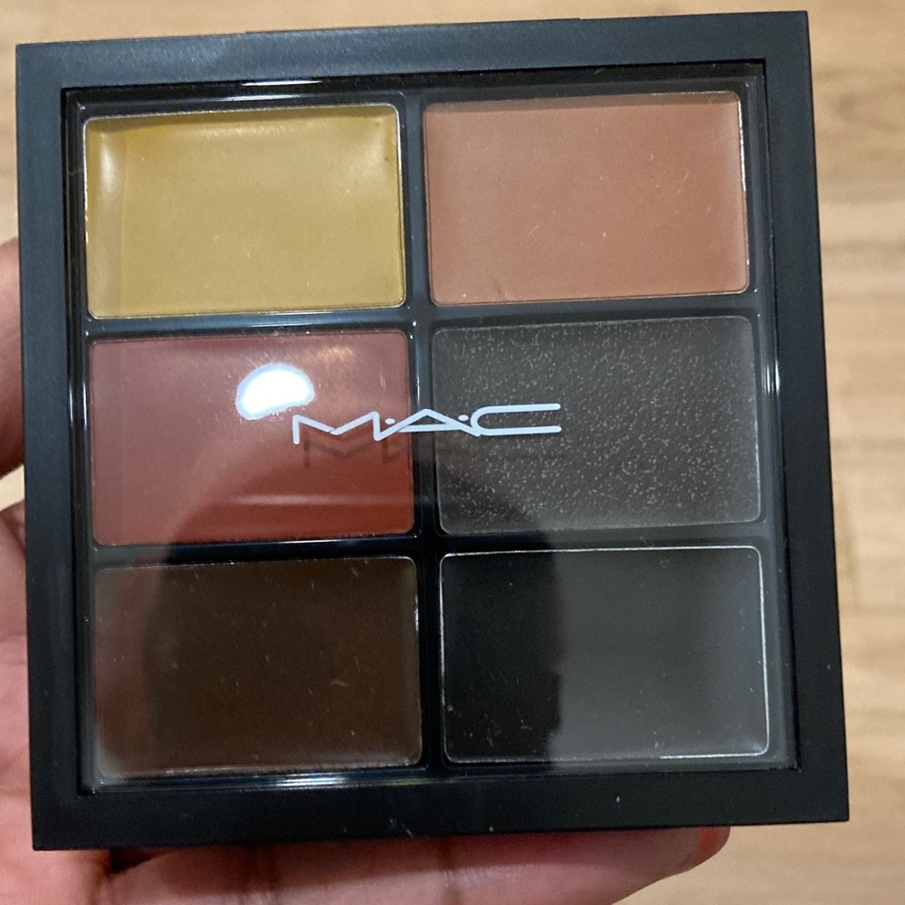 MAC Cosmetics Deep Studio Concealer Palette - Yellow, Tan, Brown, Black Shades